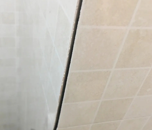 扶余瓷砖空鼓维修公司分享阳台瓷砖脱落的修复过程可以分为以下几个步骤
